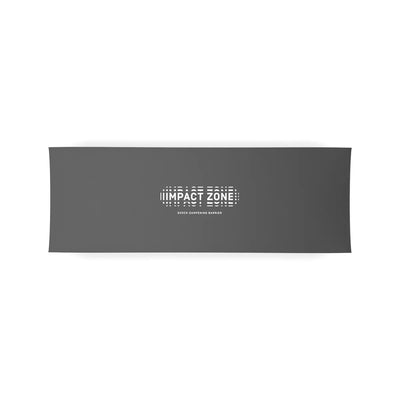 Alfombra gris con logo 'IMPACT ZONE' sobre fondo blanco