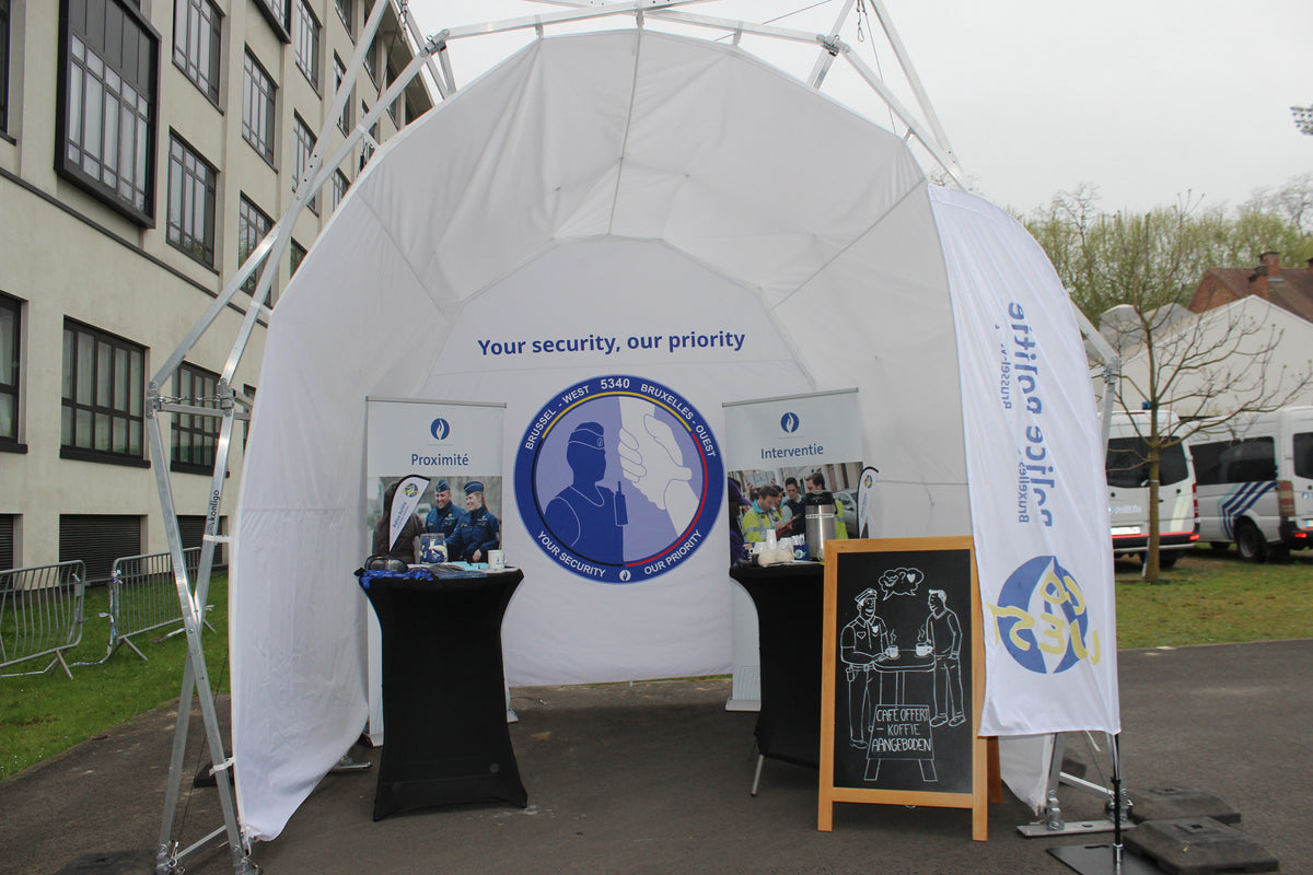 Konligo AK400 event structure featuring a full printed inner backdrop, ideal for public events and exhibitions – now available on MTN SHOP US.