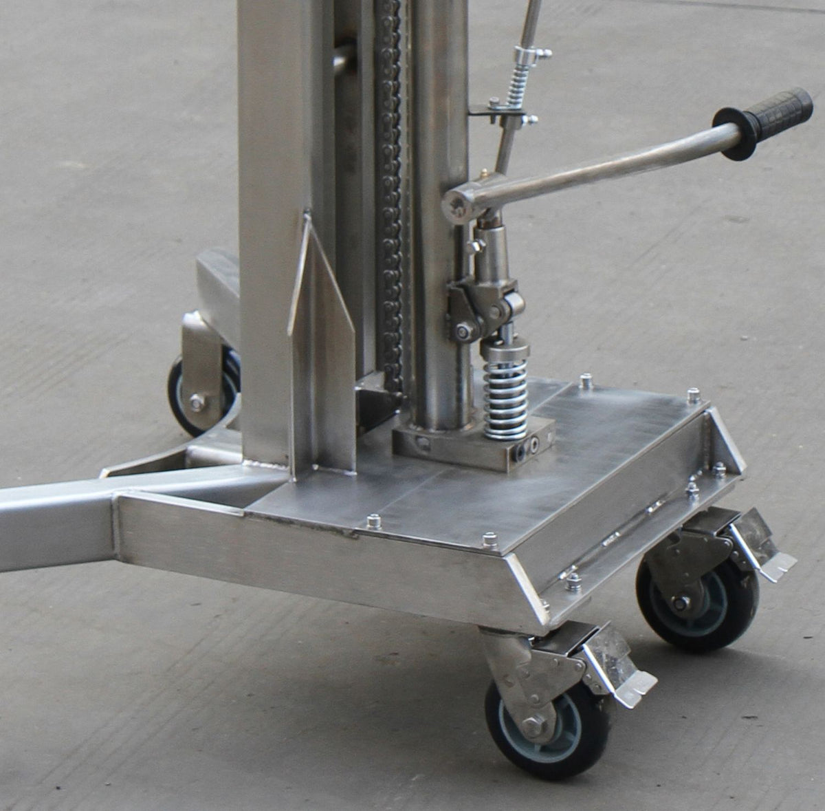 Elevador/transportador de tambores de acero inoxidable de Vestil Manufacturing Corp– – Ahora disponible en MTN Shop US.