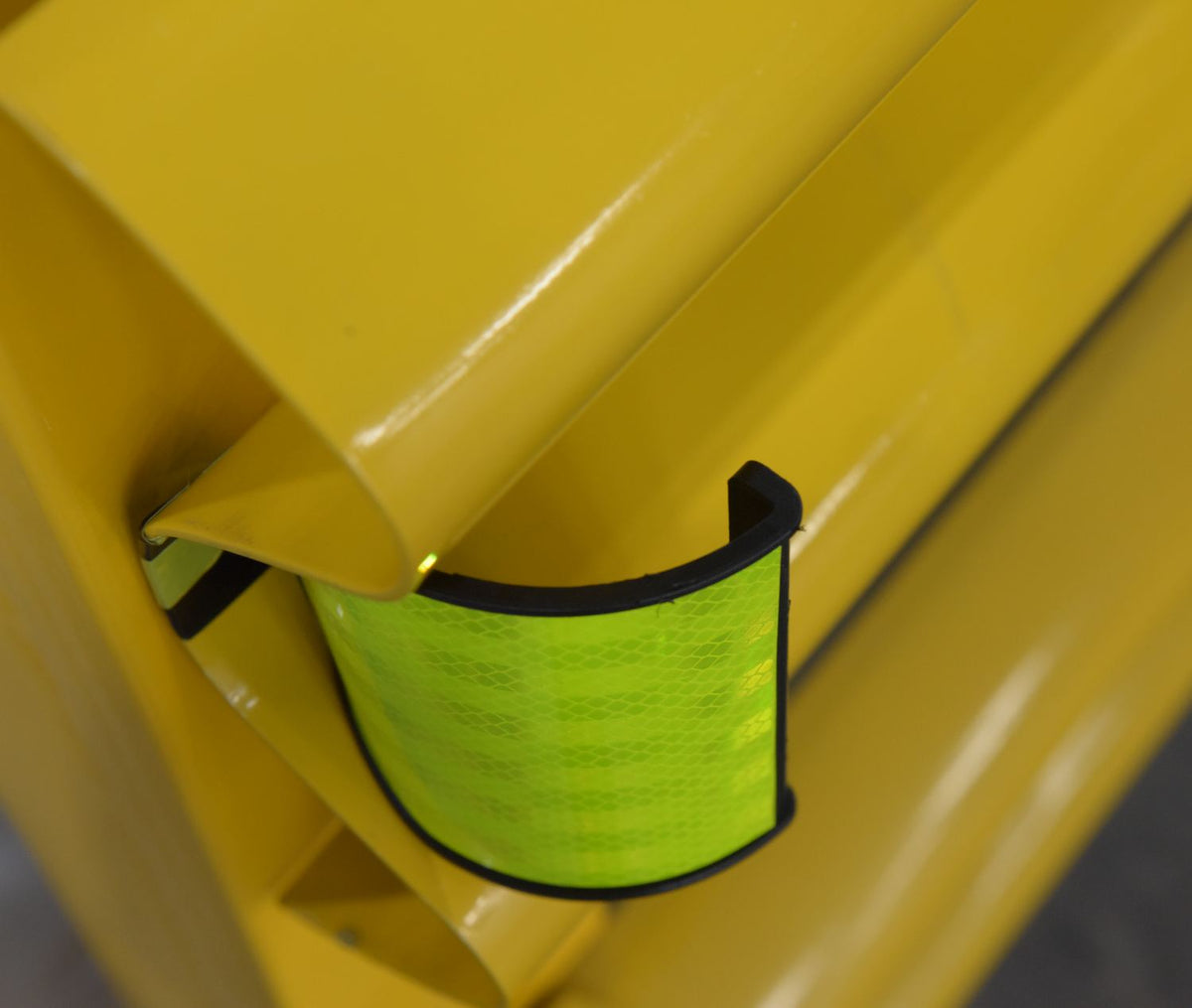 Reflectores de barandilla curva de Vestil Manufacturing Corp– – Ahora disponibles en MTN Shop US.