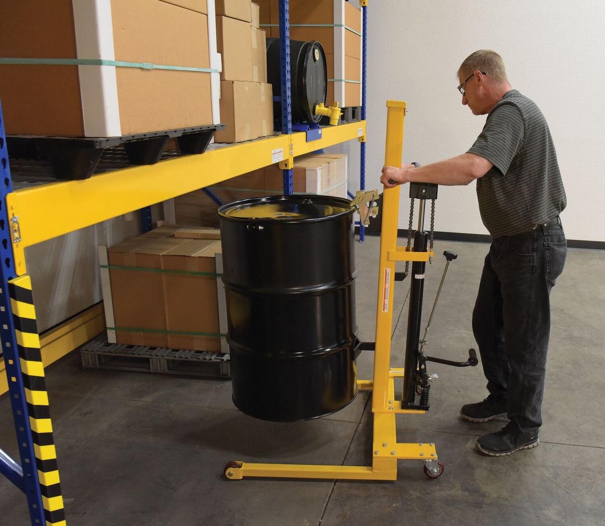 Vestil Manufacturing Corp Manual Low Profile Hydraulic Drum Truck– – Now available at MTN Shop US. - imagen 4