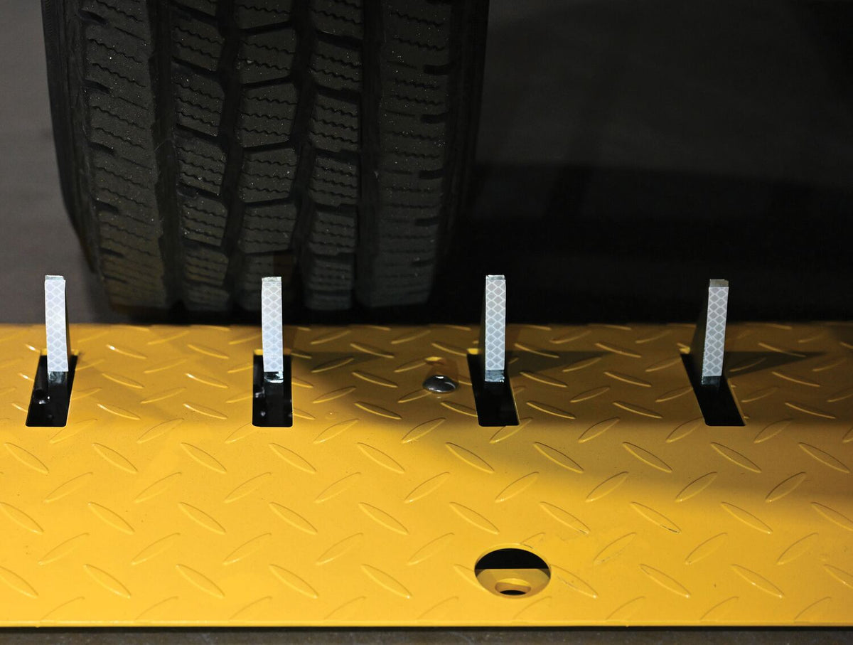 Tope de velocidad con picos (anti-respaldo) de Vestil Manufacturing Corp– – Ahora disponible en MTN Shop US.