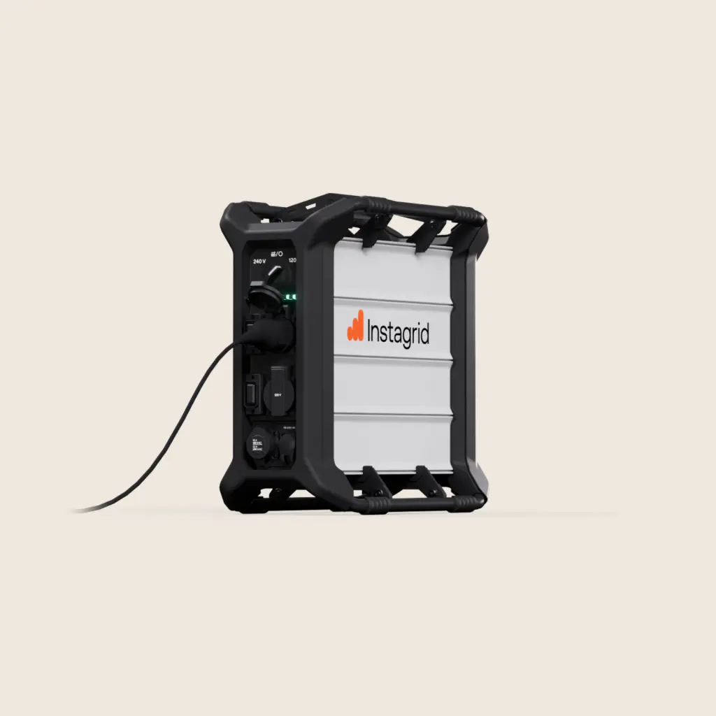 Instagrid GO 36 DV Side View - NEMA 5-20 Receptacles and Accessories Outlet
- imagen 2