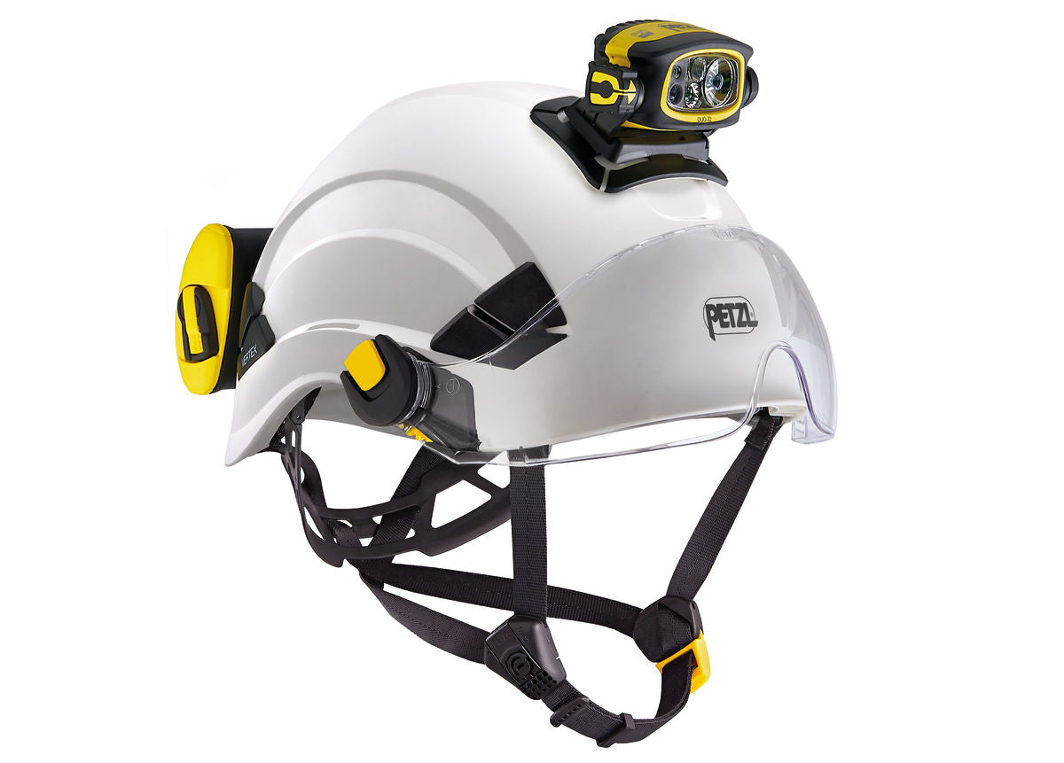 Petzl PRO ADAPT Headlamp Mount – Adhesive accessory for mounting a DUO headlamp on any type of helmet – Now available at MTN Shop US. - imagen 2
