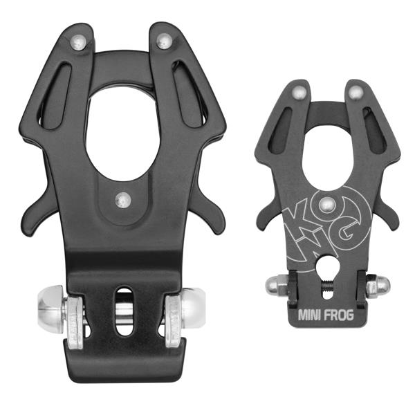 Conector de cuerda Kong Mini Frog: el Kong Mini Frog es una versión de bolsillo del popular conector Frog. El Mini Frog presenta la misma ingeniería de la función de apertura de puertas con cierre automático. Es fantástico para fabricar correas, sistemas de suspensión de cámaras profesionales, cordones para herramientas y mucho más. A diferencia de la versión estándar, el mini no es un EPI y no es adecuado para carga humana. – Ahora disponible en MTN Shop US.
