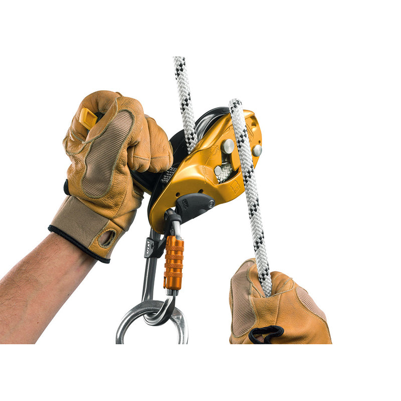 Petzl Axis Static Rope – La línea de cuerdas Petzl está diseñada para los profesionales del mundo vertical. La cuerda kernmantel de baja elasticidad AXIS de 11 mm con terminación cosida está diseñada para trabajos en altura. – Ahora disponible en MTN Shop US.