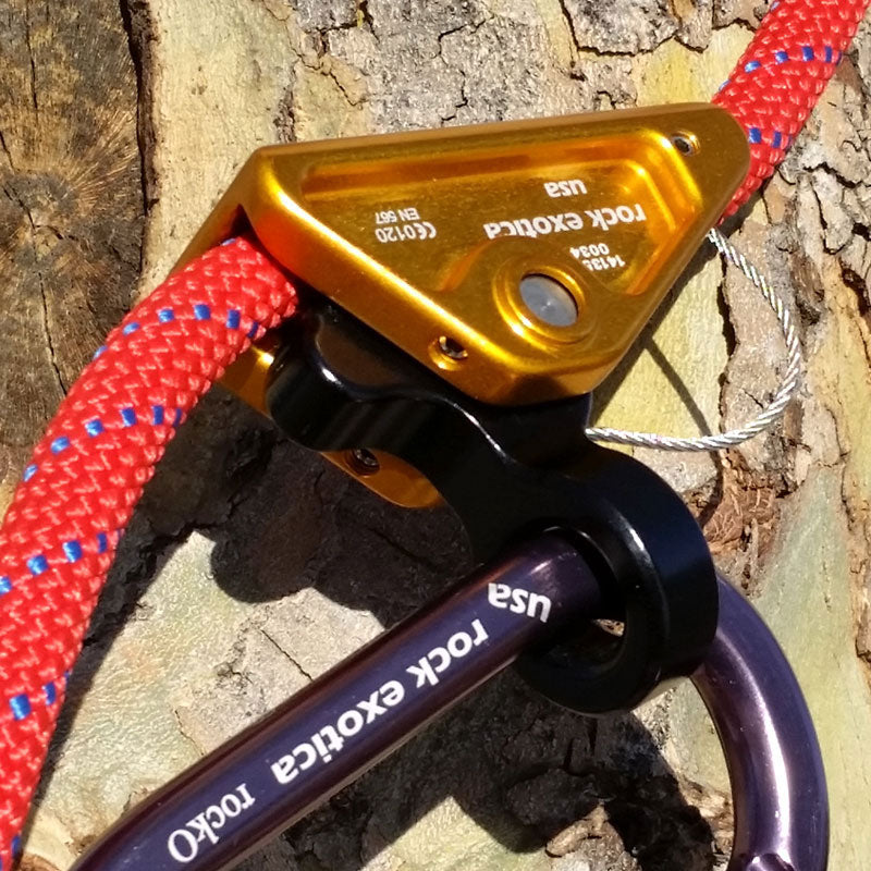 Rock Exotica rockGrab 90° Jaw: el rockGrab 90° es un diseño avanzado con respecto al tradicional sujetador/ajustador de cuerda. Con un punto de conexión de 90°. – Ahora disponible en MTN Shop US.