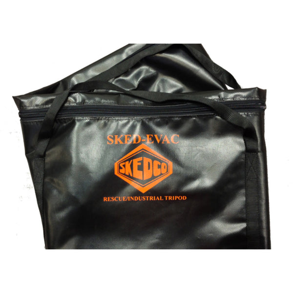 Estuche de transporte para trípode de evacuación SKED Skedco de PMI: proteja su trípode de evacuación SKED con esta bolsa de transporte de vinilo. Bolsa de nailon recubierta de vinilo resistente con cremallera extralarga para volver a empacar fácilmente. Bolsillo interno. – Ahora disponible en MTN Shop US.