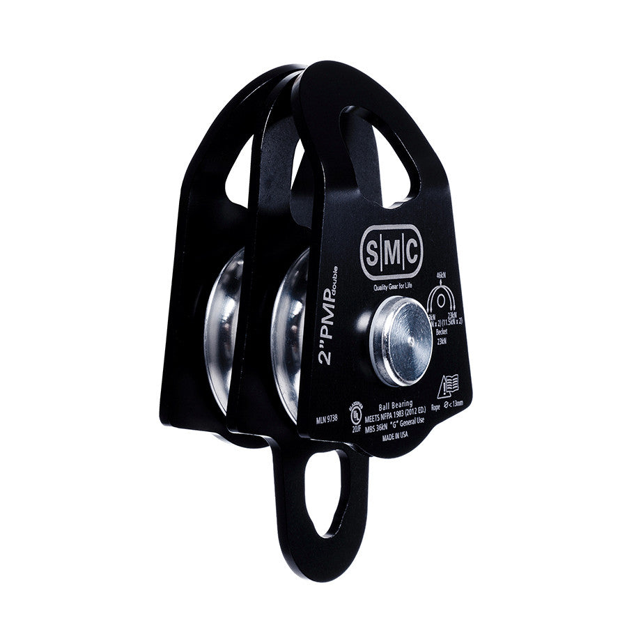 PMI SMC 2” Double Prusik Minding Pulley – NFPA– SMC 2” Double Prusik Minding Pulley es una polea de tamaño mediano ideal para aparejos con cuerda de 11 mm a 13 mm o cuando no hay espacio para una polea prusik minding de 3”. – Ahora disponible en MTN Shop US.