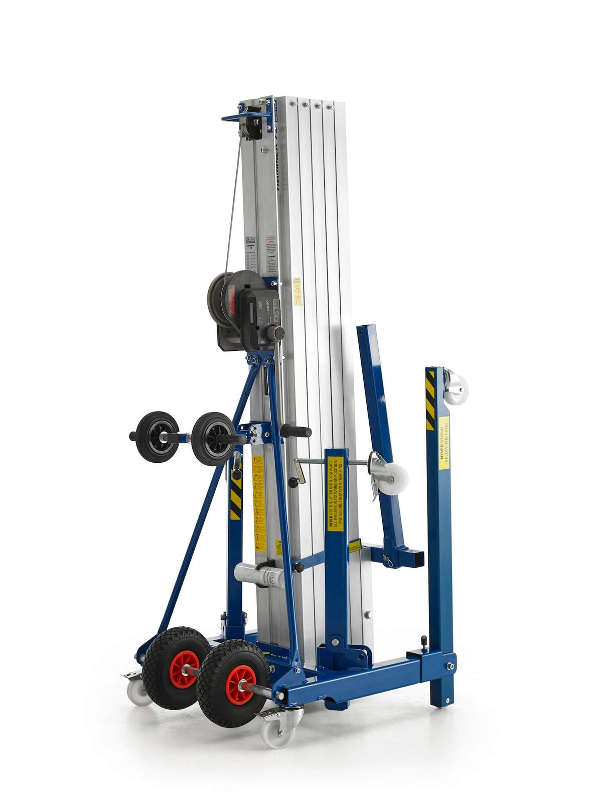 Elevador industrial Kuzar de 300 kg/7,3 m - HAMMER 73: fabricado en España, este apilador de alta resistencia, muy asequible, incorpora un sistema de freno de inercia. Tiene ruedas de alta calidad y un potente cabrestante para una elevación eficiente. – Ahora disponible en MTN Shop US.