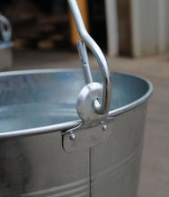 Baldes galvanizados, de acero inoxidable y de bronce de Vestil Manufacturing Corp– – Ahora disponibles en MTN Shop US.