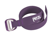 Cinturón Petzl ajustable con hebilla.
