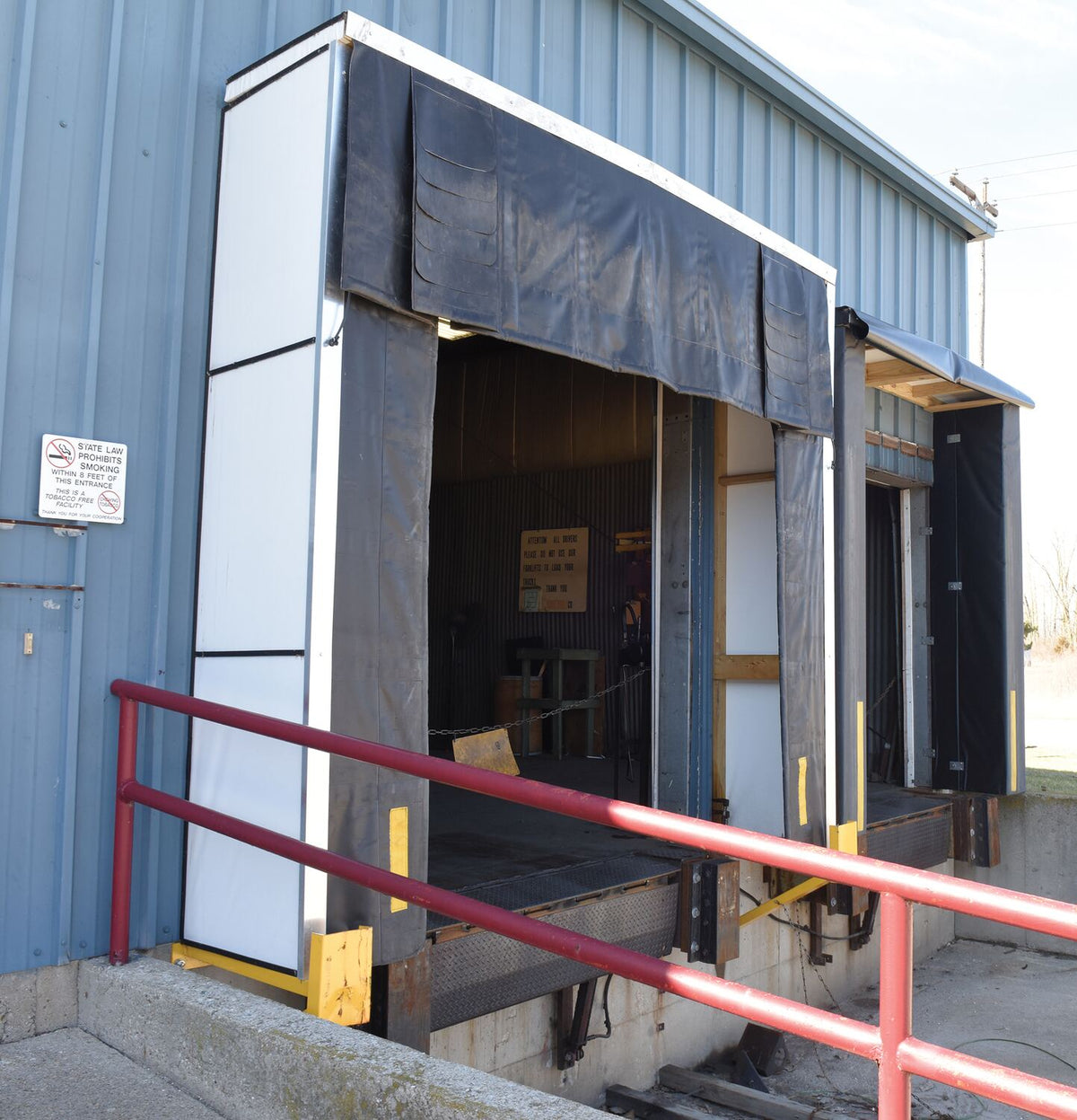 Vestil Manufacturing Corp Dock Shelters– – Now available at MTN Shop US. - imagen 3
