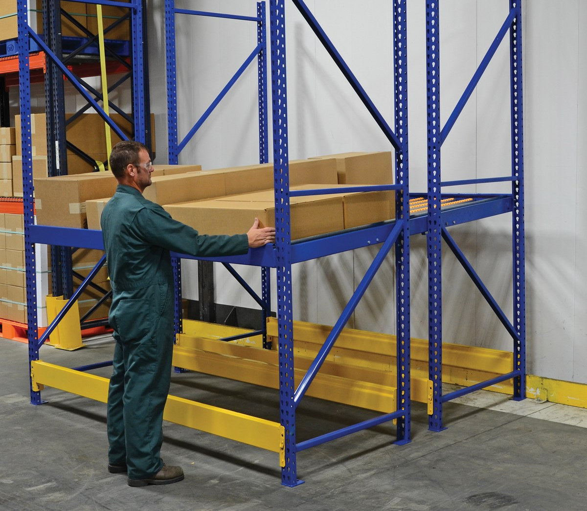 Vestil Manufacturing Corp Pallet Rack Gravity Flow Shelves– – Now available at MTN Shop US. - imagen 3
