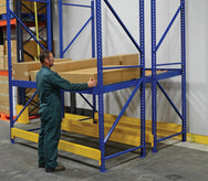 Vestil Manufacturing Corp Pallet Rack Gravity Flow Shelves– – Now available at MTN Shop US. - imagen 3