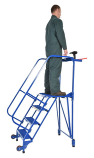 Escaleras móviles Tip-N-Roll de Vestil Manufacturing Corp– – Ahora disponibles en MTN Shop US.