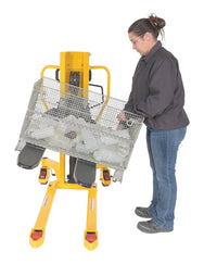 Transpaleta elevadora de gran elevación con elevación e inclinación de Vestil Manufacturing Corp– – Ahora disponible en MTN Shop US.