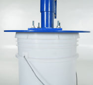 Prensa para cerrar tapas de cubos Vestil Manufacturing Corp– – Ahora disponible en MTN Shop US.