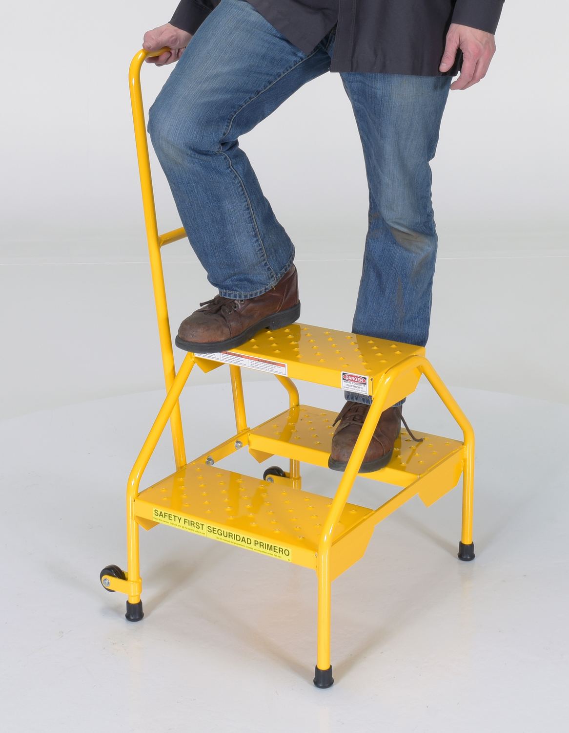 Escaleras portátiles de dos peldaños de Vestil Manufacturing Corp– – Ahora disponibles en MTN Shop US. - imagen 6