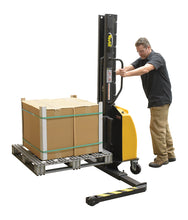 Apiladores de mástil estrecho de Vestil Manufacturing Corp con elevación motorizada– – Ahora disponibles en MTN Shop US. - imagen 2