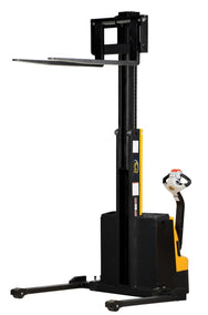 Apiladores de mástil estrecho de Vestil Manufacturing Corp con accionamiento y elevación motorizados: ahora disponibles en MTN Shop US.
