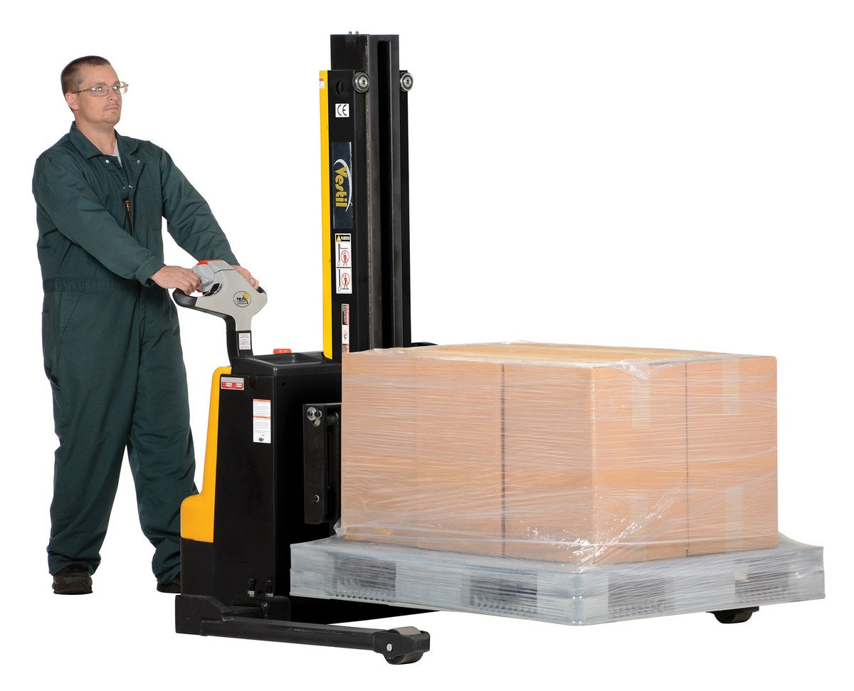 Apiladores de mástil estrecho de Vestil Manufacturing Corp con accionamiento y elevación motorizados: ahora disponibles en MTN Shop US.
