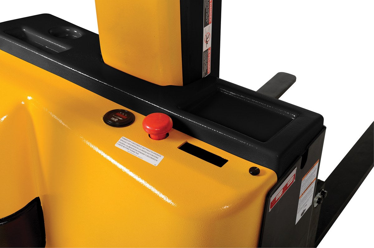 Apiladores de mástil estrecho de Vestil Manufacturing Corp con accionamiento y elevación motorizados: ahora disponibles en MTN Shop US.