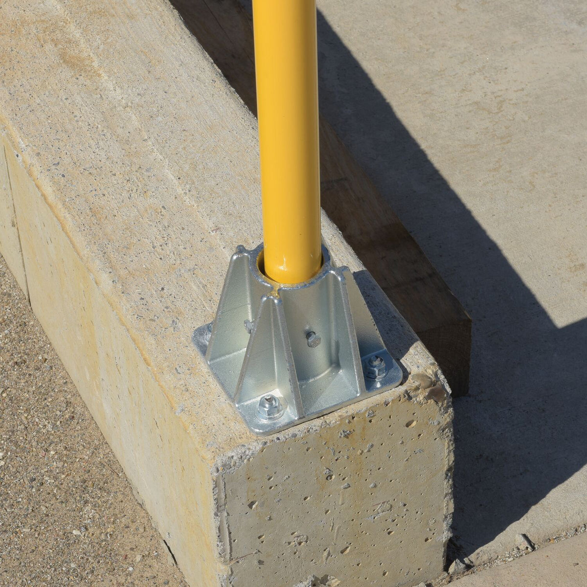 Barandillas de seguridad de acero de Vestil Manufacturing Corp– – Ahora disponibles en MTN Shop US. - imagen 3