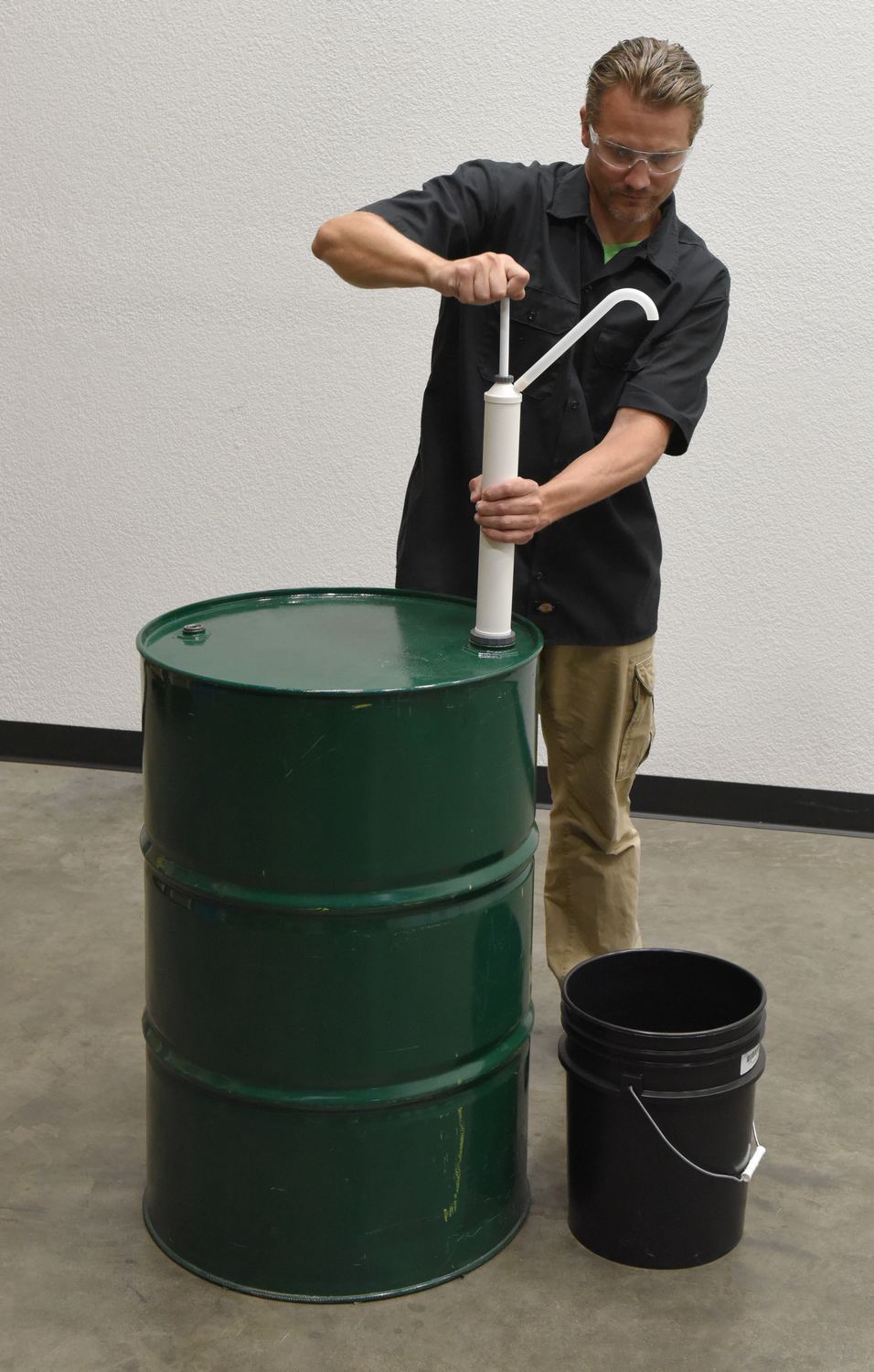 Vestil Manufacturing Corp Self-Venting Drum Pumps– – Now available at MTN Shop US. - imagen 2