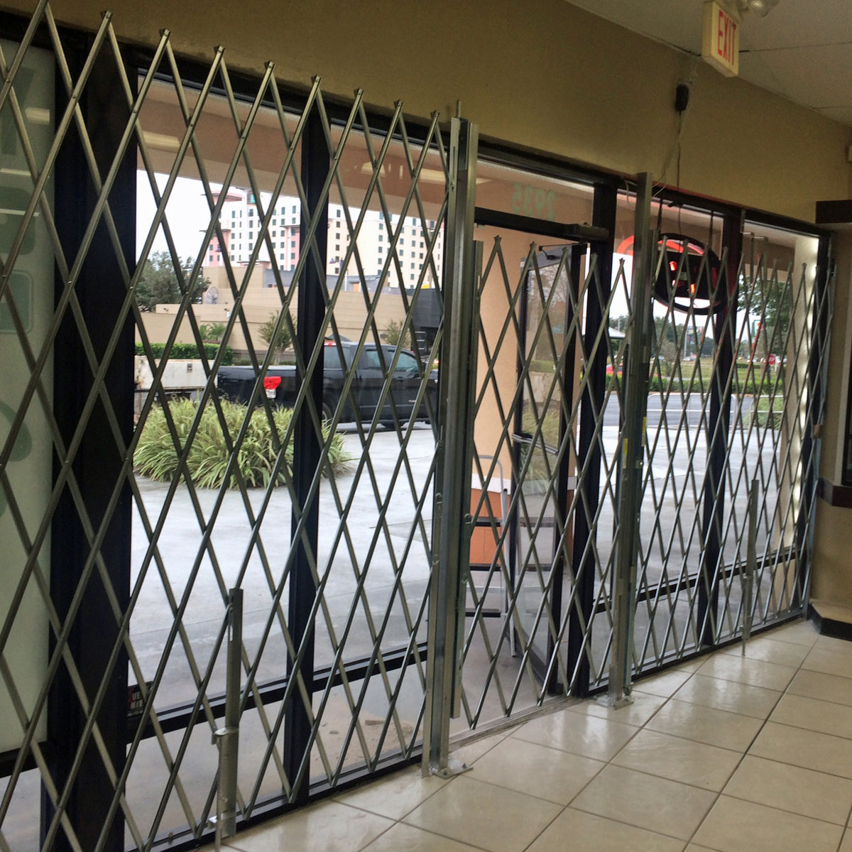 Puertas de tijera galvanizadas de Vestil Manufacturing Corp– – Ahora disponibles en MTN Shop US. - imagen 3