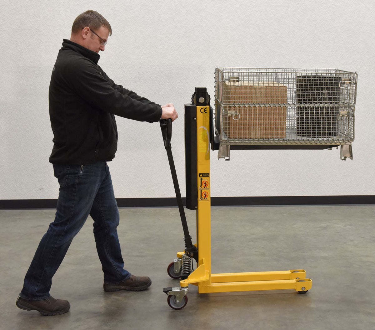 Vestil Manufacturing Corp Single Fork Skid Positioner Lifter– – Now available at MTN Shop US. - imagen 2