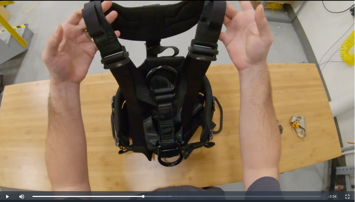 CMC ATOM Access Plus Harness, padded rope access harness with gear loops, close-up detail - imagen 6