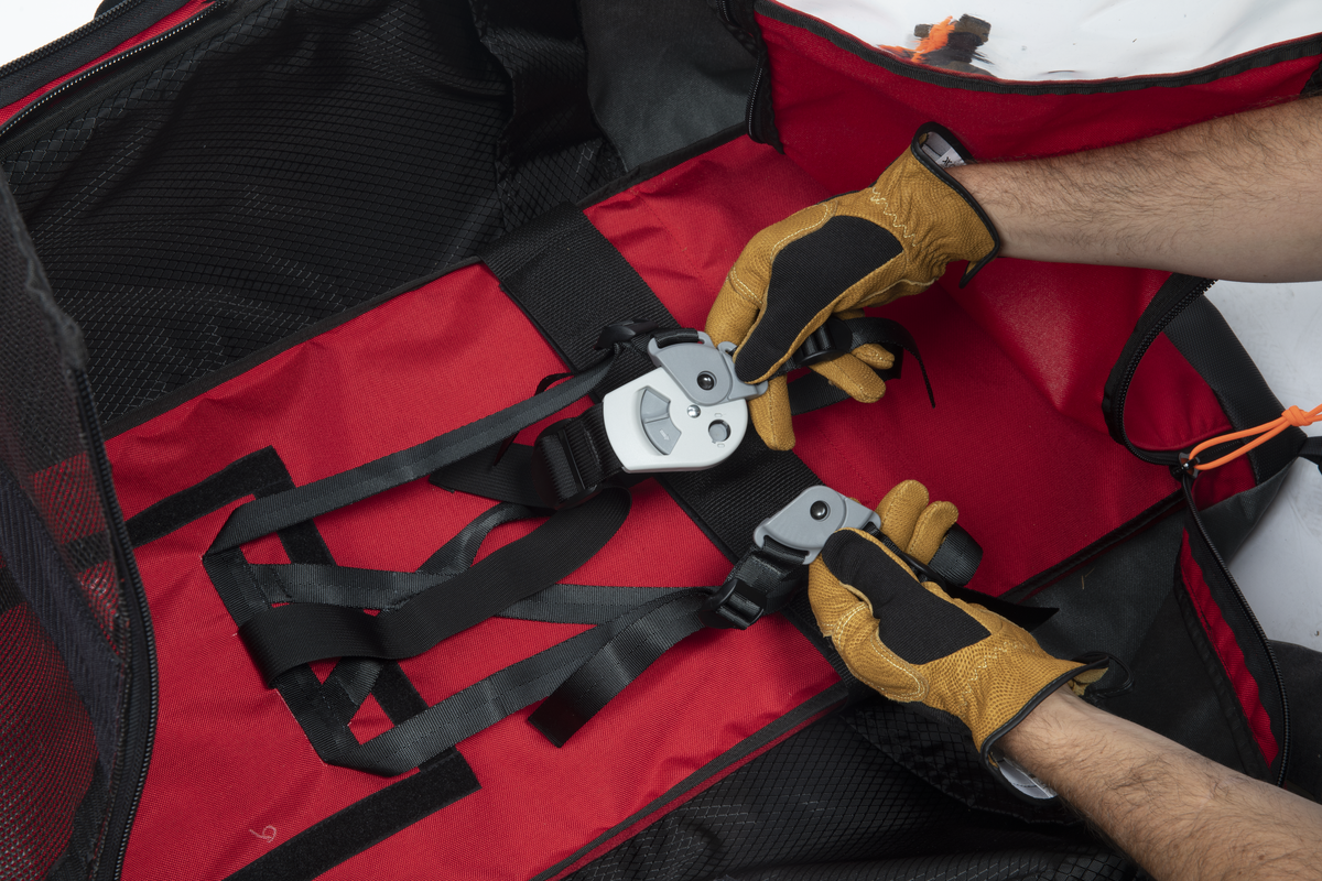 CMC Helitack Stork, helitack personnel harness for helicopter operations, shown in use - imagen 7