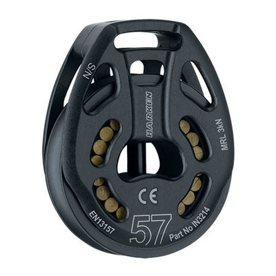 Polea simple Harken Black Magic de 57 mm - Accesorio de bucle: La polea simple Harken Black Magic de 57 mm con accesorio de bucle: estas poleas se destacan por sus impresionantes relaciones resistencia-peso y sus rodamientos de rodillos de alta carga y rodamiento libre. Ideal para gestionar cargas tanto dinámicas como estáticas en situaciones de alta fricción. – Ahora disponible en MTN Shop US.