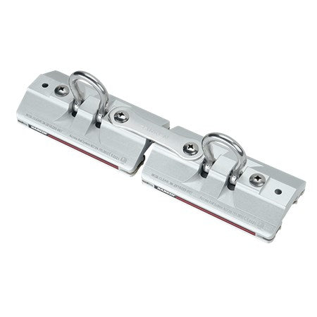 Conjunto de 2 carros de riel de acceso Harken R27 - Anodizado transparente: el sistema de riel de acceso industrial Harken: su solución definitiva para el mantenimiento dinámico de instalaciones. Diseñado para un anclaje adaptable, este sistema redefine la forma en que aborda sus tareas. Mejore su experiencia laboral con un movimiento vertical y horizontal fluido a alturas elevadas. – Ahora disponible en MTN Shop US.