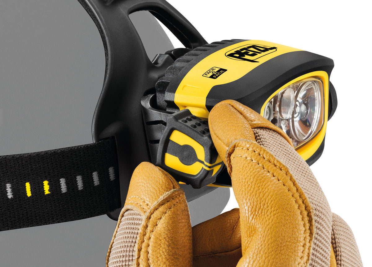 Linterna frontal Petzl DUO S (1100 lm): ultrapotente con 1100 lúmenes en modo BOOST, la linterna frontal DUO S funciona con una batería recargable. – Ahora disponible en MTN Shop US. - imagen 3