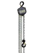 OZ Lifting Industrial Chain Hoist– The Oz Lifting industrial chain hoist is an all-steel chain hoist available in capacities of 0.25 ton, 0.5 ton, 1 ton, 2 ton, 3 ton and 5 ton. The hoist uses a 100% load tested grade 80 alloy chain and features fully enclosed gearing for protection against contaminants and debris. The hoist has load sheave bearings and a long lasting powder coated finish. The steel handle has a rubber grip for easy control and grip. The hoist also has forged alloy steel hooks to securely a - imagen 2