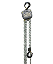 OZ Lifting Industrial Chain Hoist– The Oz Lifting industrial chain hoist is an all-steel chain hoist available in capacities of 0.25 ton, 0.5 ton, 1 ton, 2 ton, 3 ton and 5 ton. The hoist uses a 100% load tested grade 80 alloy chain and features fully enclosed gearing for protection against contaminants and debris. The hoist has load sheave bearings and a long lasting powder coated finish. The steel handle has a rubber grip for easy control and grip. The hoist also has forged alloy steel hooks to securely a - imagen 3