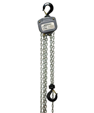 OZ Lifting Industrial Chain Hoist– The Oz Lifting industrial chain hoist is an all-steel chain hoist available in capacities of 0.25 ton, 0.5 ton, 1 ton, 2 ton, 3 ton and 5 ton. The hoist uses a 100% load tested grade 80 alloy chain and features fully enclosed gearing for protection against contaminants and debris. The hoist has load sheave bearings and a long lasting powder coated finish. The steel handle has a rubber grip for easy control and grip. The hoist also has forged alloy steel hooks to securely a - imagen 4