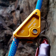 Rock Exotica rockGrab: el RockGrab es una versión avanzada del tradicional agarre de cuerda. El cuerpo del rockGrab está fresado lateralmente para eliminar material innecesario. – Ahora disponible en MTN Shop US.