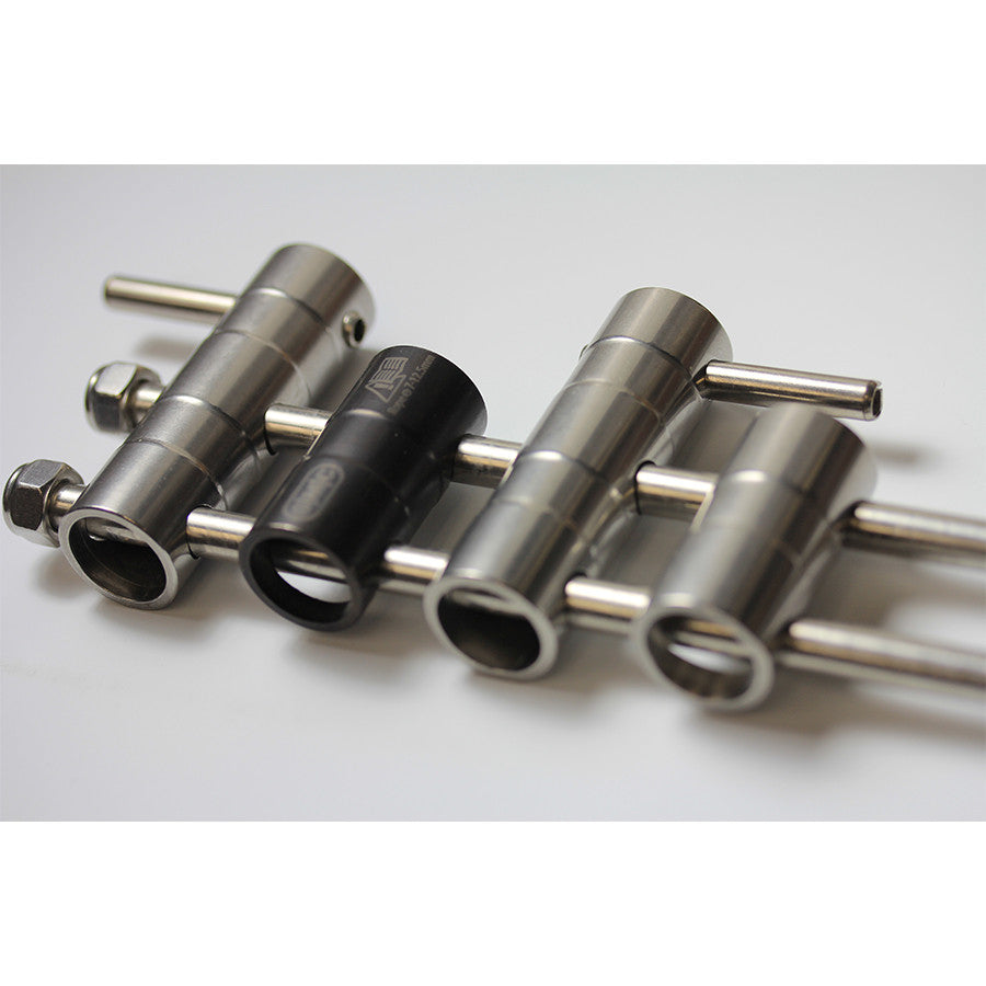 Parrilla de freno PMI SMC - Micro U Rack de acero inoxidable con barras: el SMC Micro U Rack es el más pequeño y liviano de todos los SMC Rappel Racks. Este soporte es ideal para escalada deportiva, espeleología y escenarios de rápel largo. Ahora disponible en MTN Shop EE. UU.