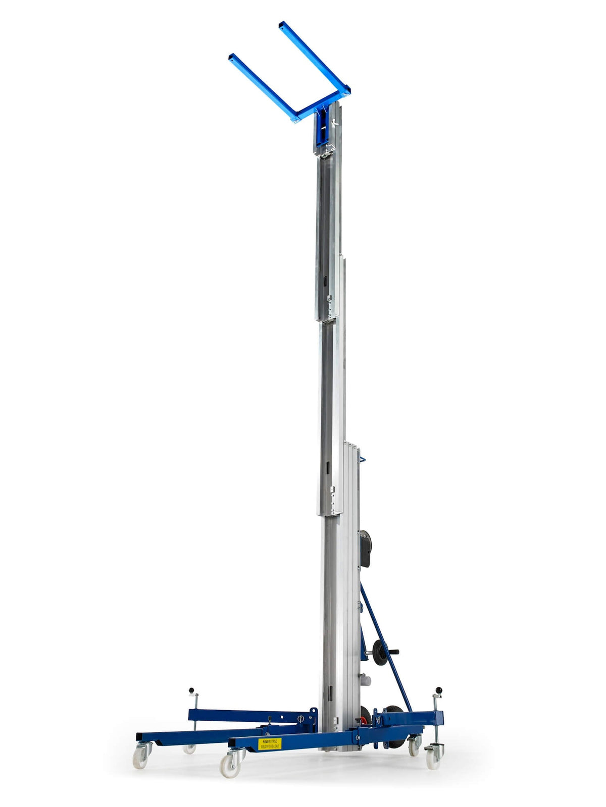 Elevador industrial Kuzar de 300 kg/7,3 m - HAMMER 73: fabricado en España, este apilador de alta resistencia, muy asequible, incorpora un sistema de freno de inercia. Tiene ruedas de alta calidad y un potente cabrestante para una elevación eficiente. – Ahora disponible en MTN Shop US.