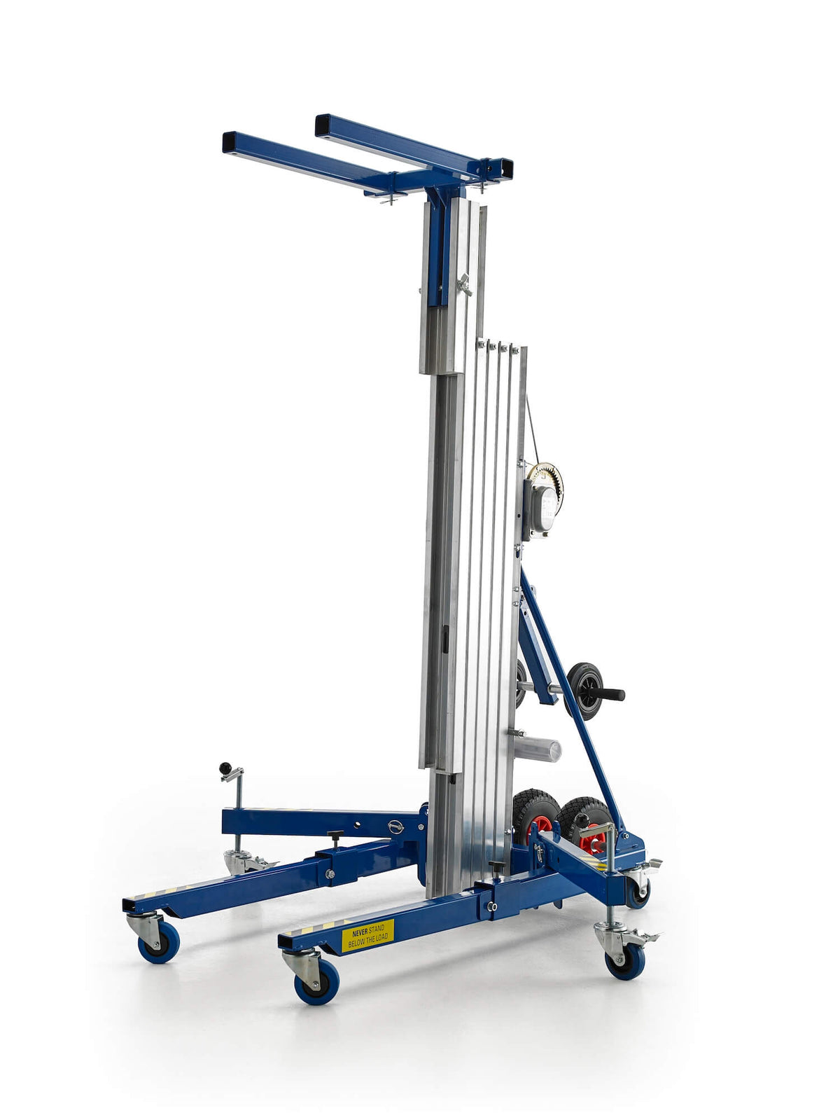 Elevador industrial Kuzar 200kg/5m - HAMMER 50– Fabricado en España, el HAMMER 50 tiene ruedas de alta calidad para facilitar el movimiento y un potente cabrestante para una elevación eficiente – Ahora disponible en MTN Shop US.