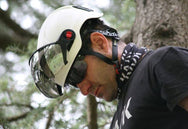 Visera KASK Zenith - Zen: la visera para casco KASK Zen funciona con cascos Zenith y es antivaho y resistente a los arañazos. Clase óptica 2 y compatible con EN, ANSI y AS/NZS. Elegante y seguro. – Ahora disponible en MTN Shop US.