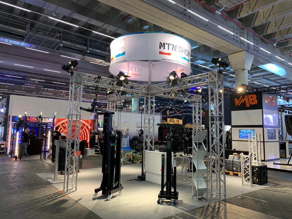 Paquete de stand de armadura para feria comercial MTN: stand de isla (estructura de 5 torres)