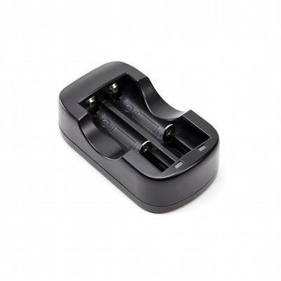 Cargador de baterías Illumagear: el cargador de 2 baterías de Illumagear es capaz de cargar hasta 2 baterías recargables de iones de litio 18650 que son compatibles con The Halo desde un tomacorriente eléctrico estándar. – Ahora disponible en MTN Shop US.