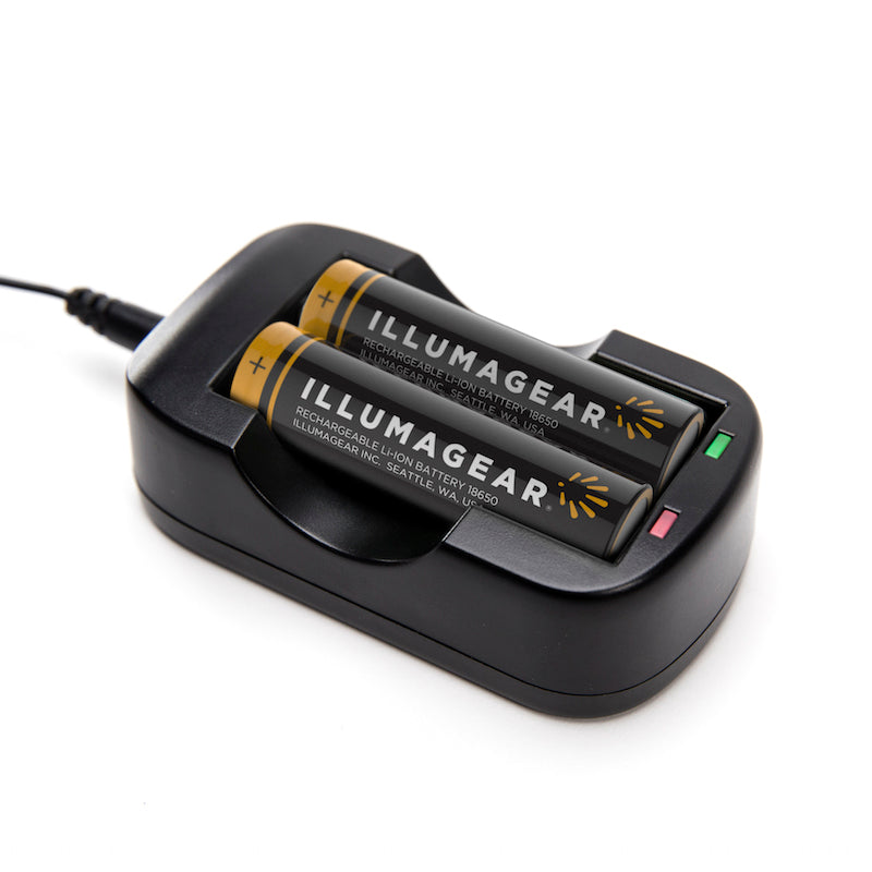 Cargador de baterías Illumagear: el cargador de 2 baterías de Illumagear es capaz de cargar hasta 2 baterías recargables de iones de litio 18650 que son compatibles con The Halo desde un tomacorriente eléctrico estándar. – Ahora disponible en MTN Shop US. - imagen 2