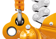 Prusik mecánico Petzl ZIGZAG® PLUS para el cuidado de árboles - Orificio de fijación superior